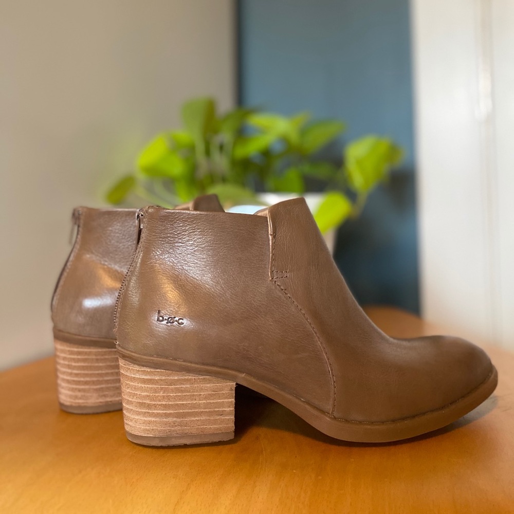 BORN LEATHER Booties